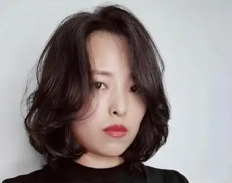 中年方脸女士流行短发设计在这里_女生扫一扫脸型配发型_扫一扫自己