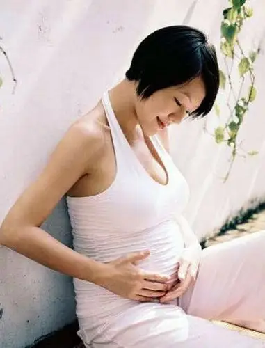 小s朱丽倩怀孕照曝光 挺大肚也能"hold住"性感(组图)