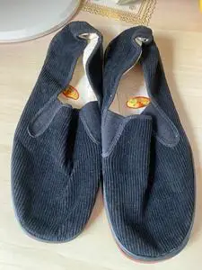 000人付款淘宝卖收藏品:(包邮)八十年代北京白塑料底条绒松紧口布鞋