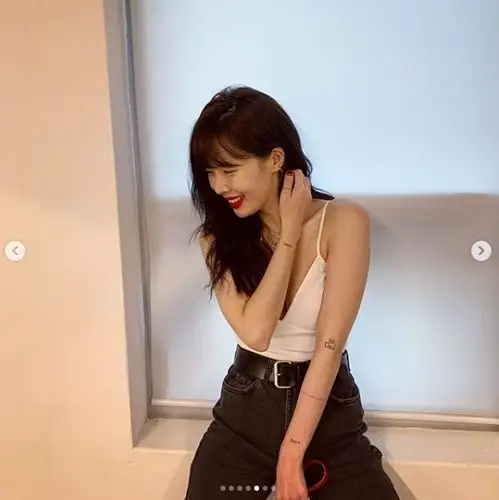 [女神新照]泫雅的紧身吊带秀你觉得什么水平? zt