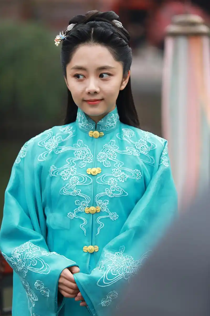 谭松韵:她以甜美可人的形象和出色的演技备受观众喜爱.