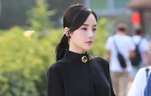 《我们的少年时代》开播 麻辣教师李小璐强势上线