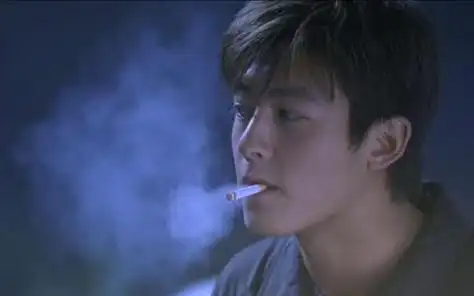 权志龙抽烟照片(各国男神抽烟姿势)(6)