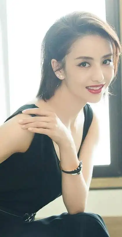 历经事业的辉煌洗礼,佟丽娅找到了自我,重燃自信之火.