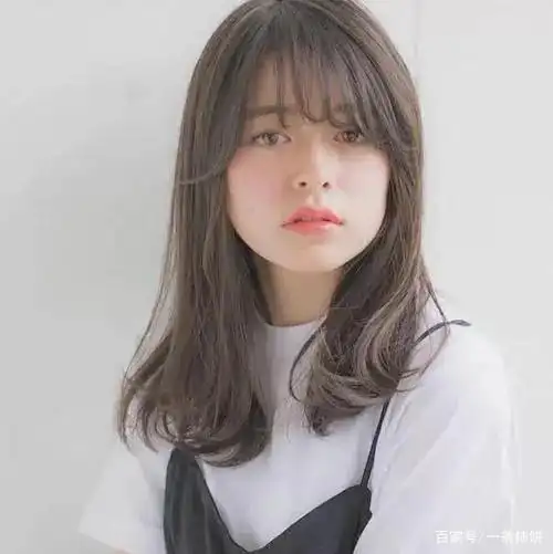适合圆脸减龄又可爱的女生发型