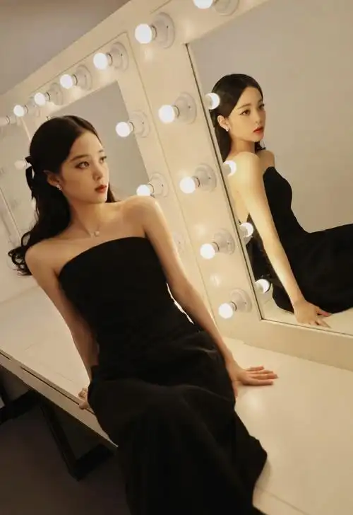 欧阳娜娜黑色礼服完美曲线,网友:娜比真的长大了!