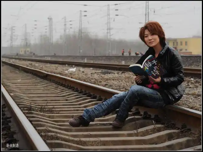 诗人辛泊平,在海子的卧轨处心事浩茫图中其一,乃是海子的初恋情人