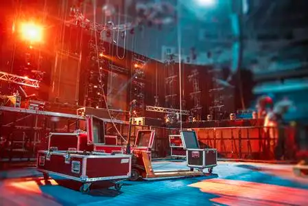 露天的性能准备露天演唱会的舞台照片