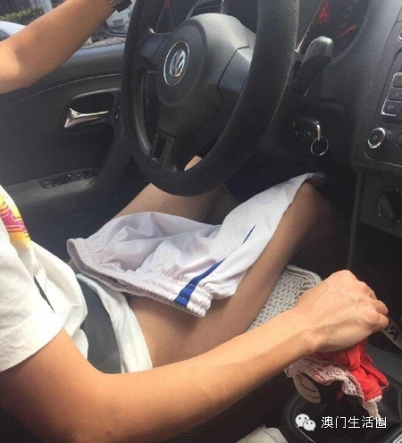 还记得前不久才说了一个开车自慰的变态司机,现在又来一位"他的兄弟".