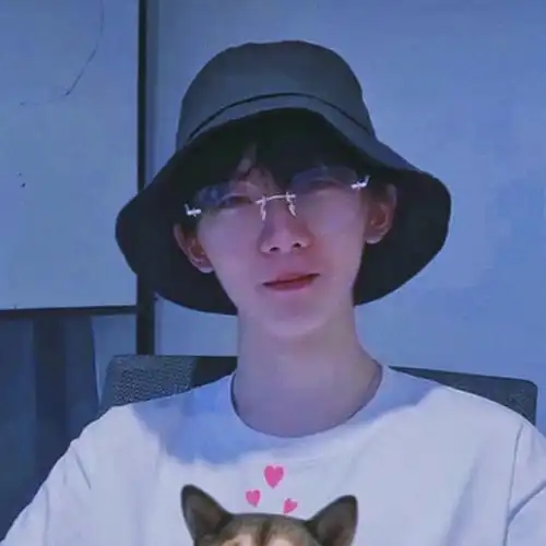 不得不说马嘉祺很适合戴眼镜,请把眼镜镶脸上!