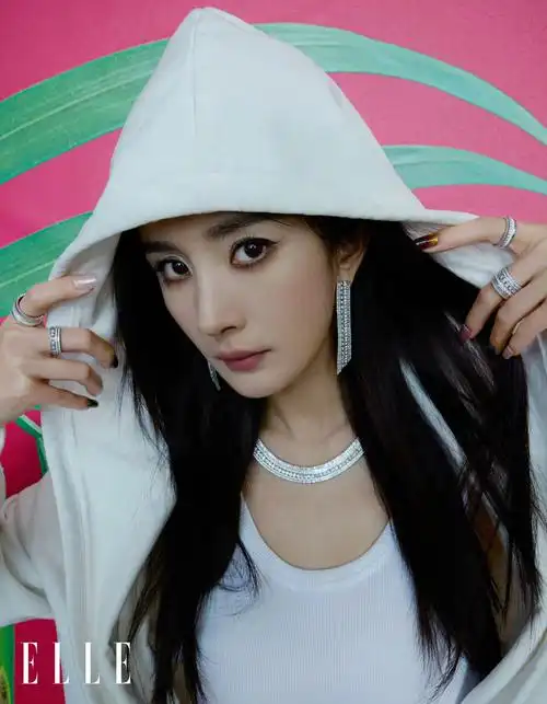 杨幂elle六月刊三封面大片,快来感受时尚女王的强大气场~不同风格