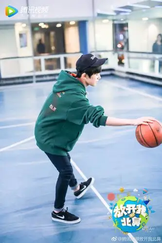 《北鼻》新一轮高清剧透来袭 看千玺哥哥帅气打篮球