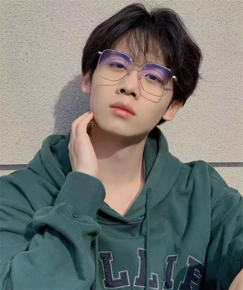 男生韩式微分碎盖 女生眼中的男友发型_韩式男发 - 美发站