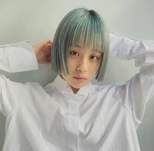 日系风格短发薄荷绿发色