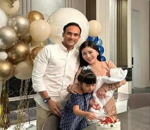 刘德华带着全家送别父亲刘礼的场景,曾一度让人动容不已.