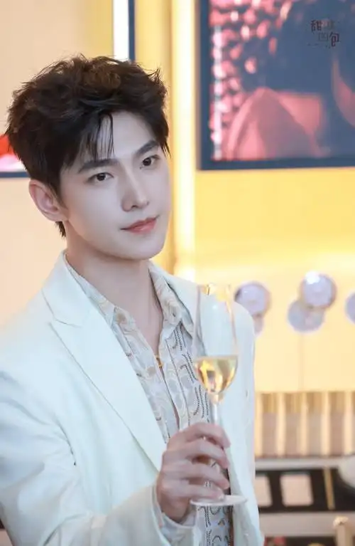 杨洋法国娇兰全球代言人