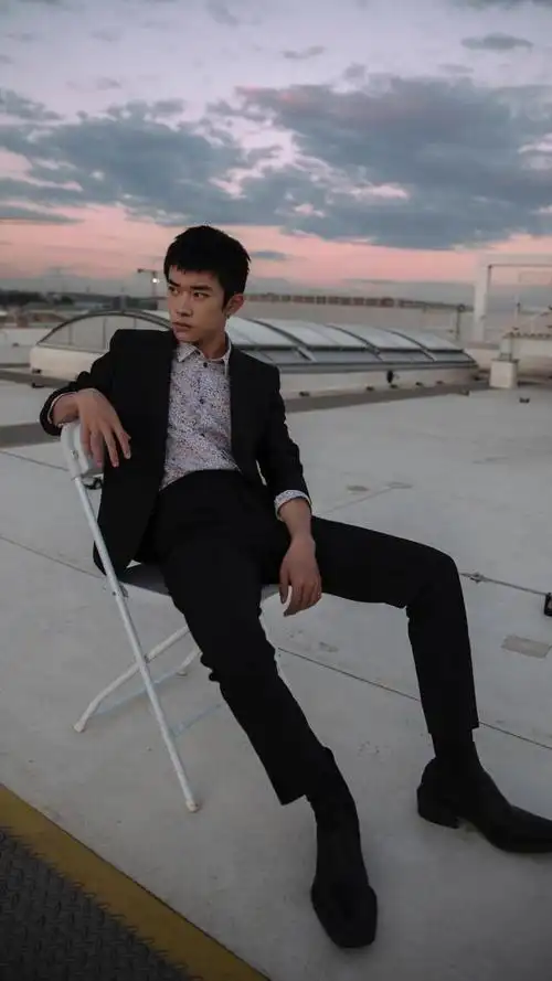 时尚帅气西装小鲜肉易烊千玺写真