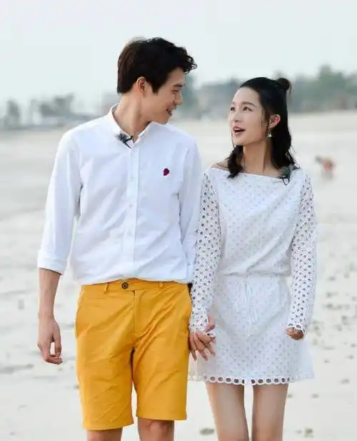 魏大勋和李沁海边度假 strong> /p>  p>魏大勋 /strong>,谁注意了