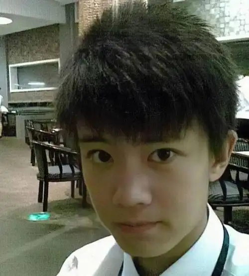 任嘉伦小时候长得像易烊千玺,相似度达90%,果然帅哥都一样