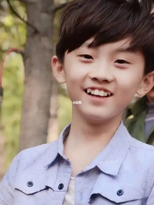 嘉祺小时候