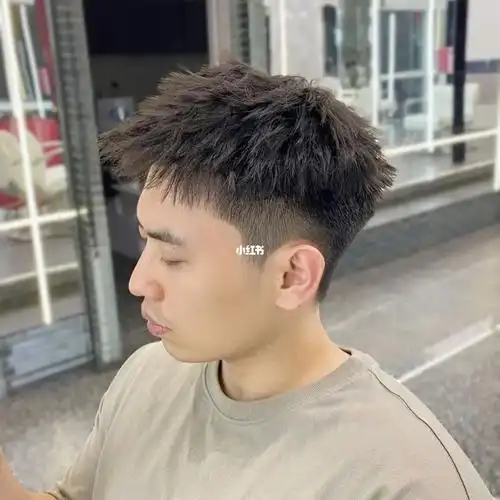 痞帅短发发型,夏天超好看发型简单,清爽,阳光男孩.