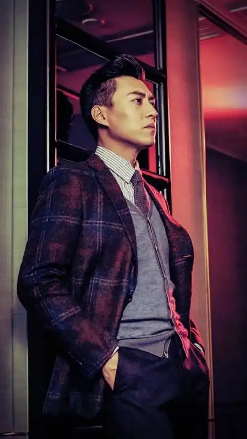 靳东 为顶级时尚男刊《时装男士lofficiel hommes》拍摄的一组最新