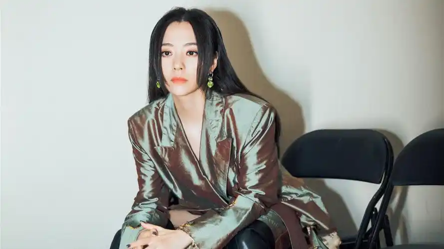 张靓颖时尚性感写真图片壁纸