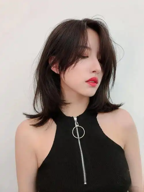 "秋季爆款初恋减龄锁骨发" 6 0 款_发型