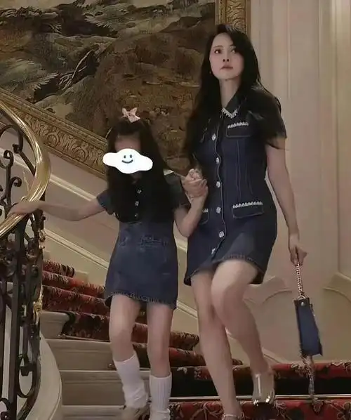 伊能静带女儿度假  小米粒乖巧可爱