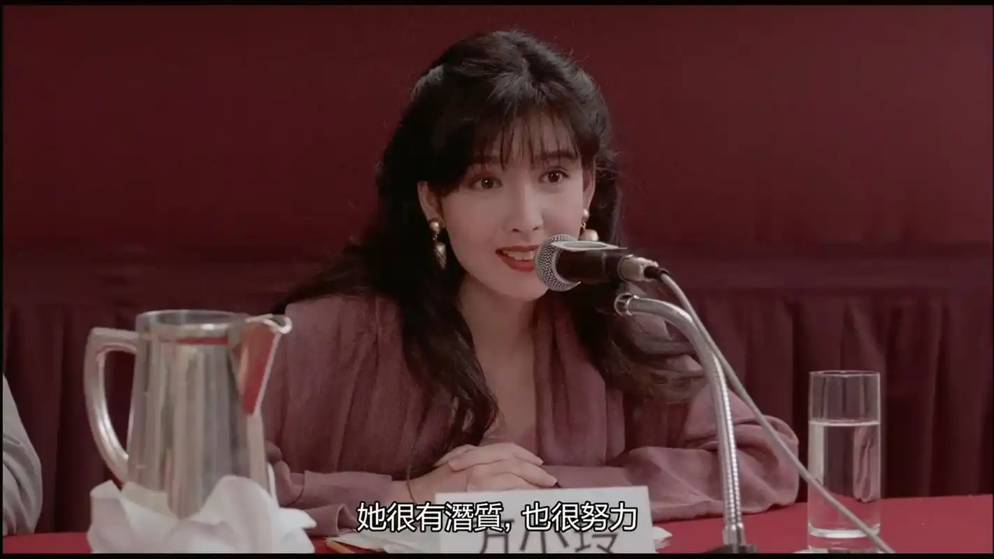 原创1992年的周慧敏,仅用身材就折服亿万观众,陈宝莲都成绿叶