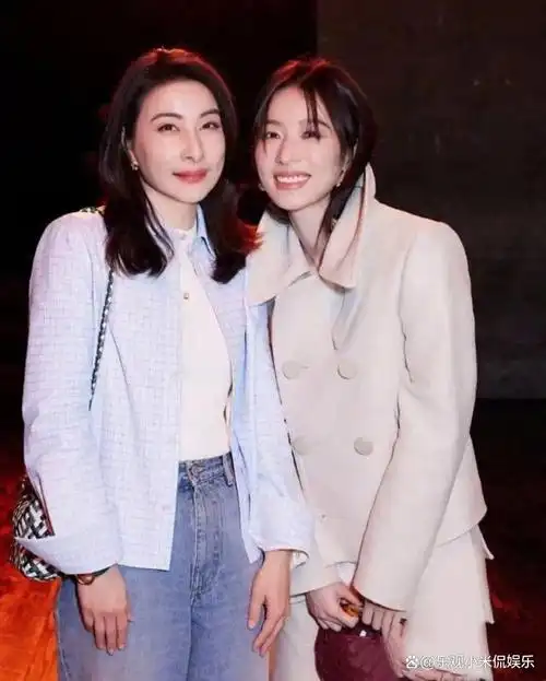 郭晶晶对比光鲜亮丽的女明星显得朴素很多.