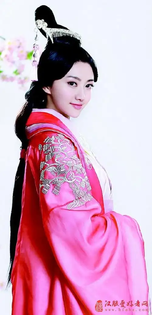 《班淑传奇》曝景甜汉服照仪态端庄大方唯美清