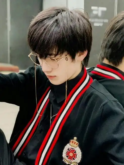 宋亚轩商战精英爆改店小二#金丝眼镜真的很鲨我啊啊啊能不能焊丝