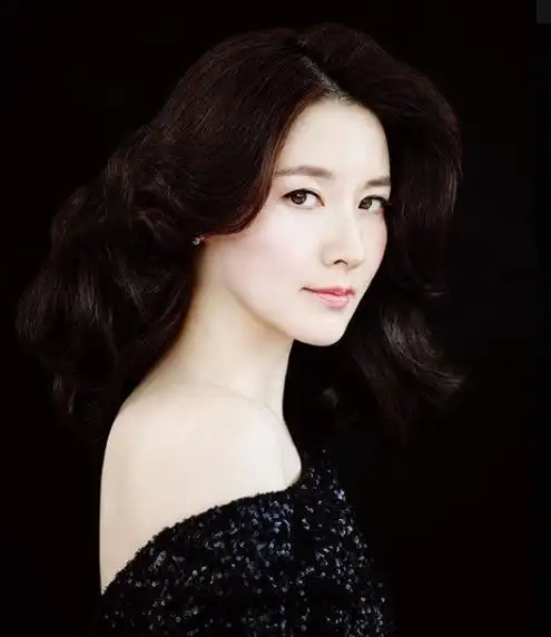 韩国影星图集:韩国氧气美女韩国最有价值和受重视的女演员李英爱