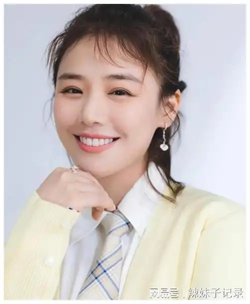 马思纯穿睡衣晒照庆情人节笑容甜蜜妩媚动人男友缺席引猜测