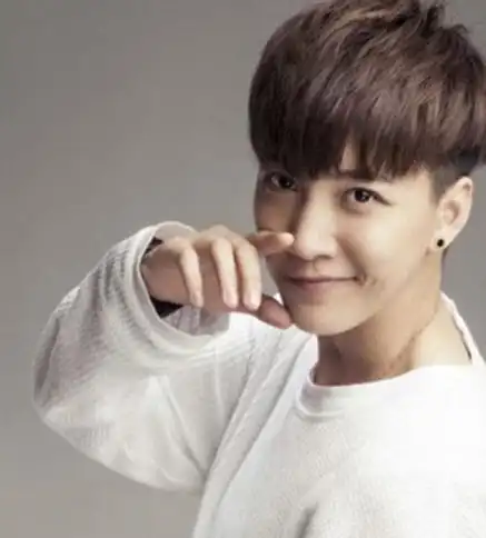 这3款男生发型既清爽又帅气_刘海_脸型_文艺