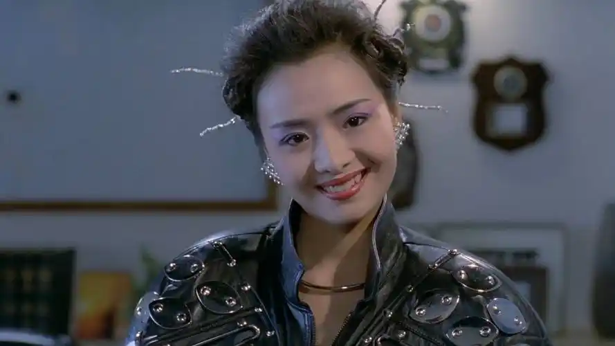 叶子楣变身女机器人,美女三人组打败邪恶机器人,科幻片女机器人