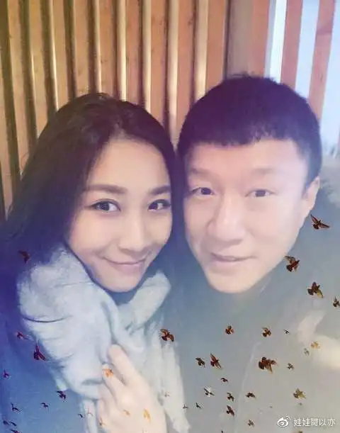 孙红雷大秀恩爱,小15岁娇妻身材颜值出众,与那英同框一点都不输