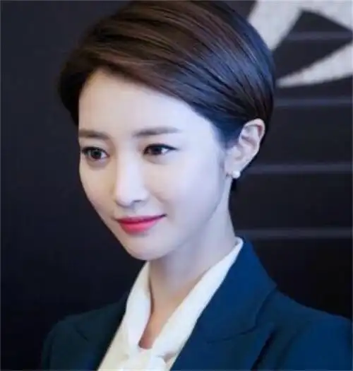 时尚又干练的女生短发图片 职场女强人的必选发型_发型造型_宝妈时尚