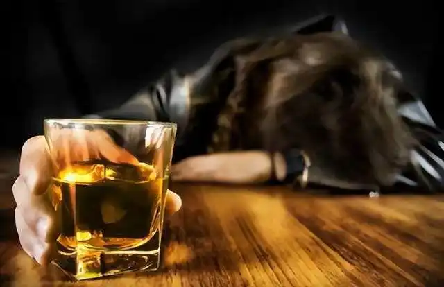 四川女子醉酒后,4名闺蜜"应其要求"找男子侵犯她,酿成悲剧|渣男|失恋