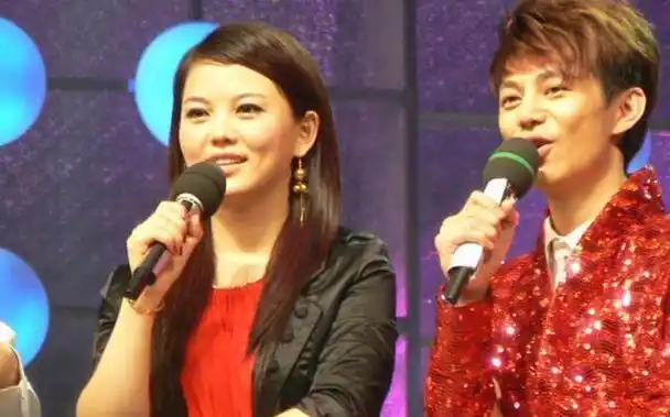 到底是谁在喜欢谢娜?多次被抵制又复出,三大靠山浮出水面