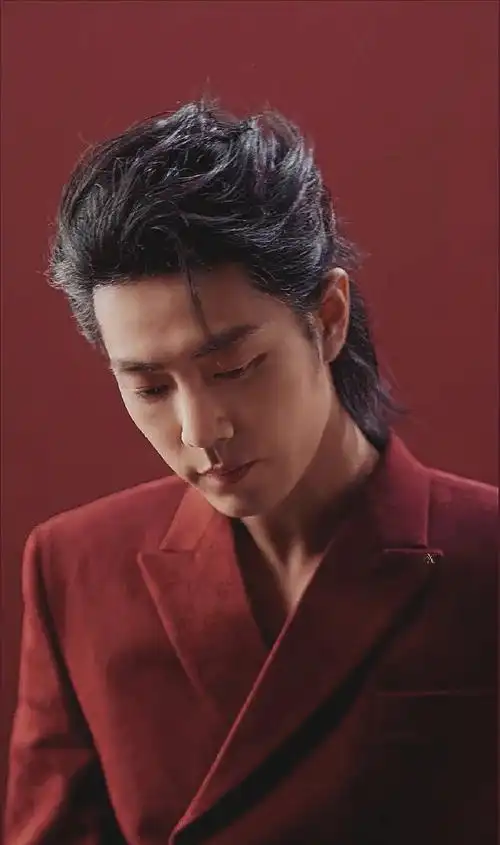 肖战我喜欢你##肖战红西装大背头