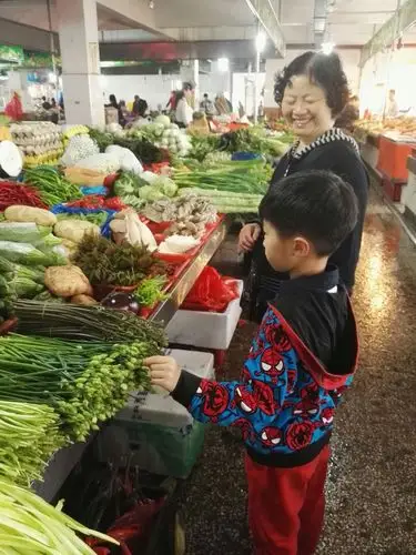 我和外婆去买菜