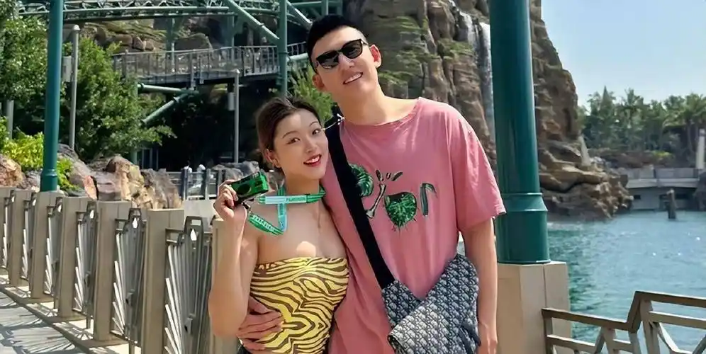 辽篮最新消息:郭艾伦飞上海,赵继伟秀恩爱,付豪发狗粮,老哈归来_杨鸣