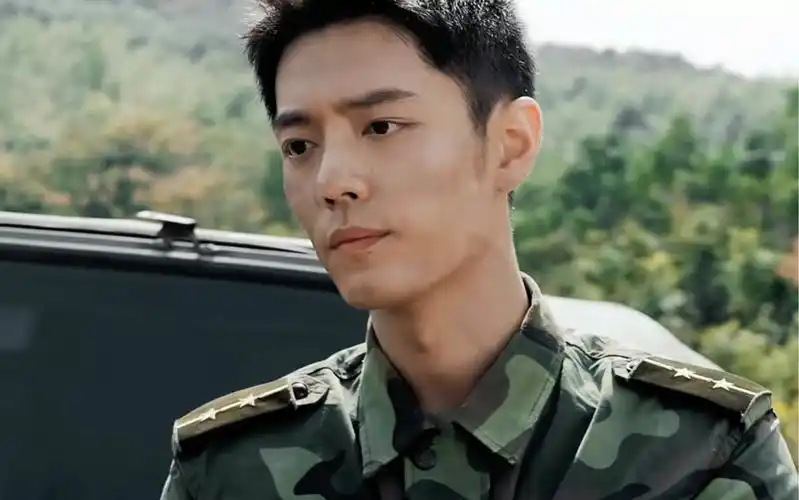 求求!肖战可以把军装焊身上吗?_哔哩哔哩_bilibili