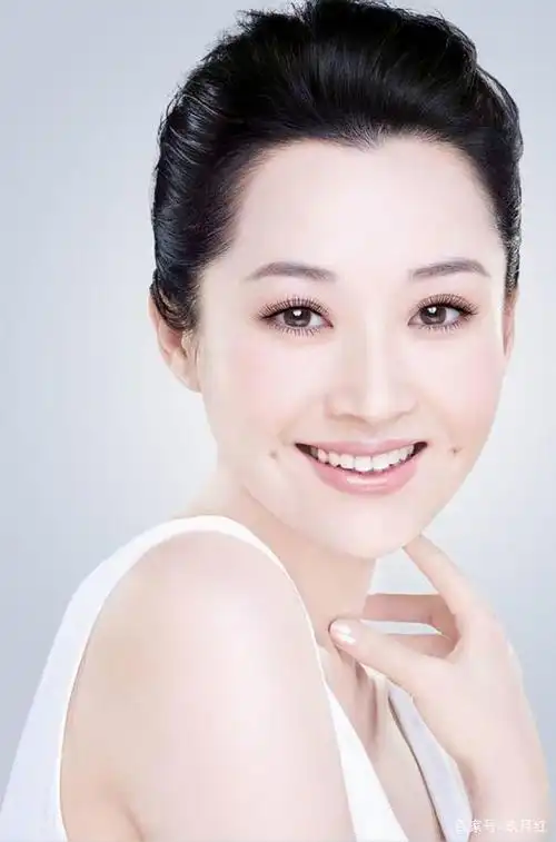 都说许晴美梨窝惹人醉魅力四射像少女