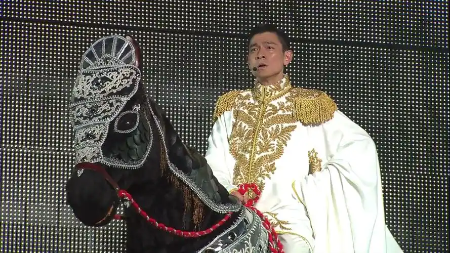演唱会现场还能骑马唱歌?刘德华就在现场骑马唱歌,很霸气!