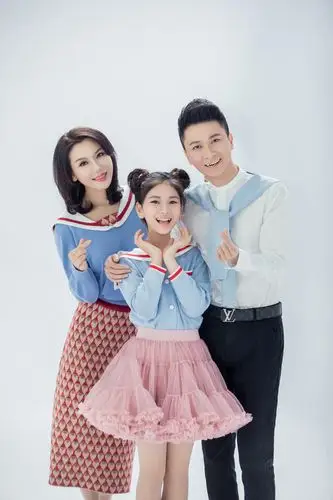 霍思燕李昕融两家直通春晚共同献唱谢娜主持备受关注