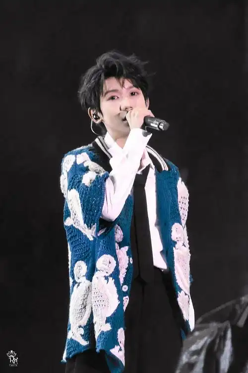 宝宝你真的是24不是14岁吗[可怜]怎么越长越嫩啦[求关注]@tfboys-王源