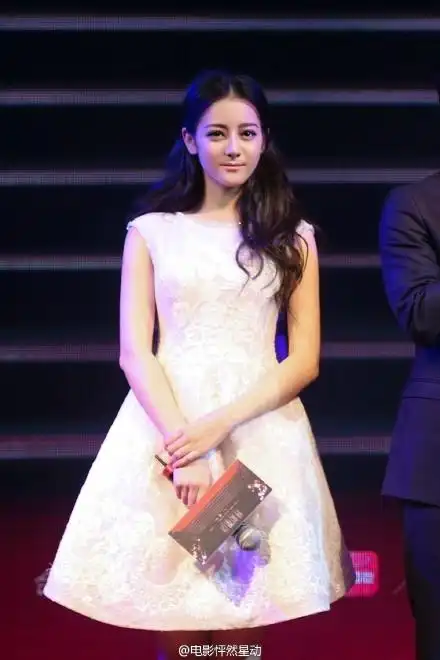 2015迪丽热巴《怦然星动》定档发布会_高清图片大全-爱豆app